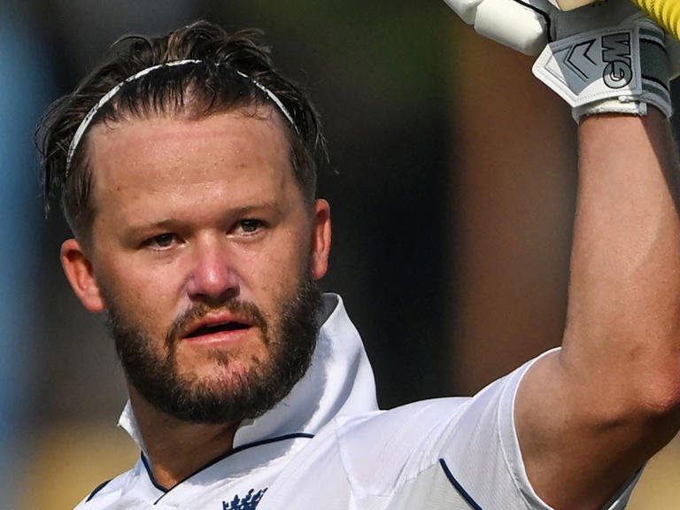 Extraordinary' Duckett Sweeps 'Panicked' India into Submission